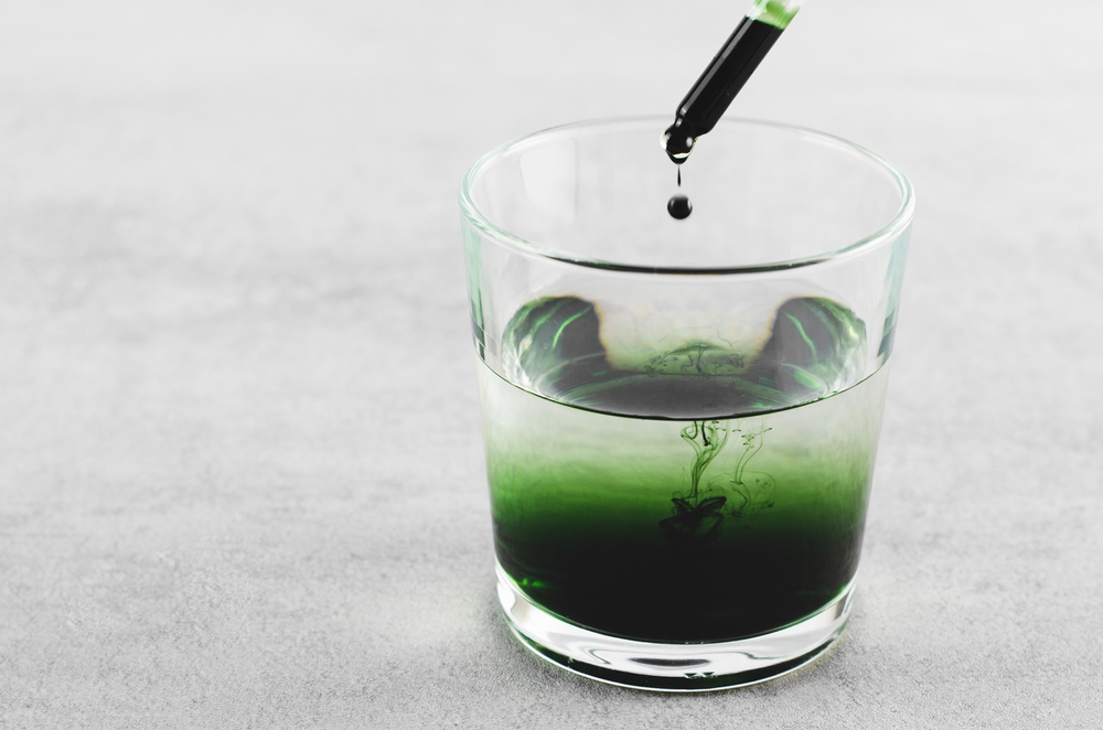 Liquid,Chlorophyll,In,A,Glass,Of,Water,,Superfood,,Healthy,Eating,
